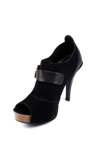 Chick Black Cowhide